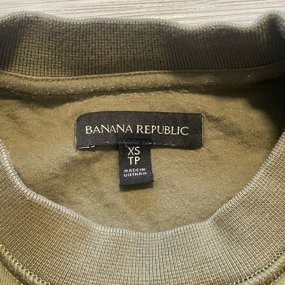 Banana Republic Men's Olive Green Crewneck Sweatshirt
